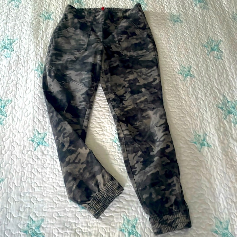 SPANX, stretch, denim, grey camo jogger style jeans. *LIKE NEW* Large